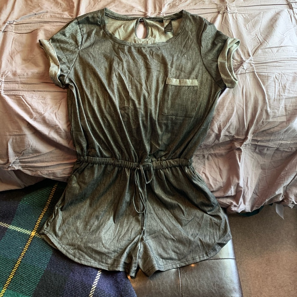 SHOSHO Denim-Gray Drawstring Romper NWOT